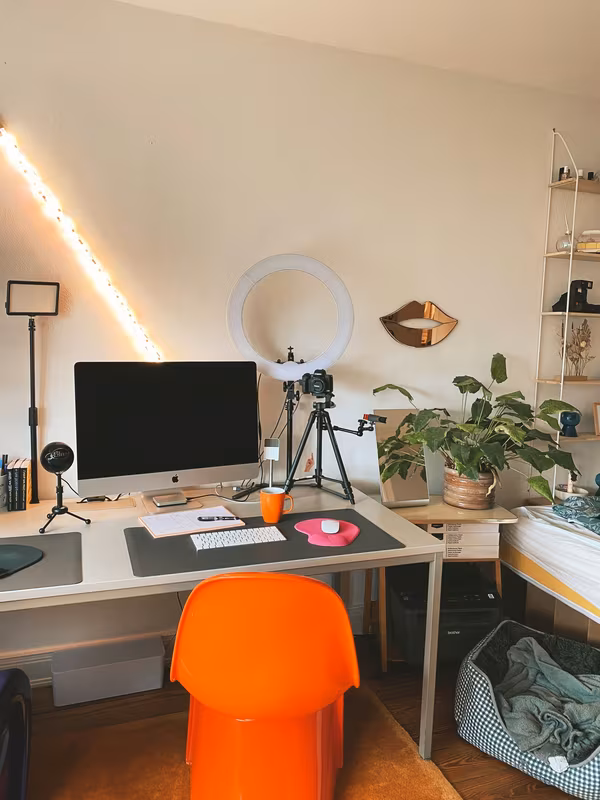 Ein typisches Streamer Setup. Hier mit einer Ringleuchte.