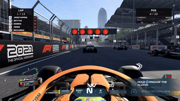 McLaren F1 2021 Rennstart in Baku mit vollem ERS.